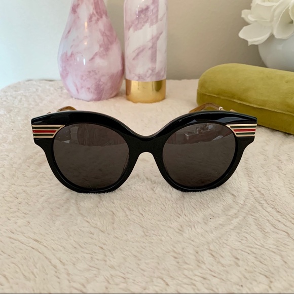 🎉HP🎉Gucci sunglasses - Picture 6 of 7